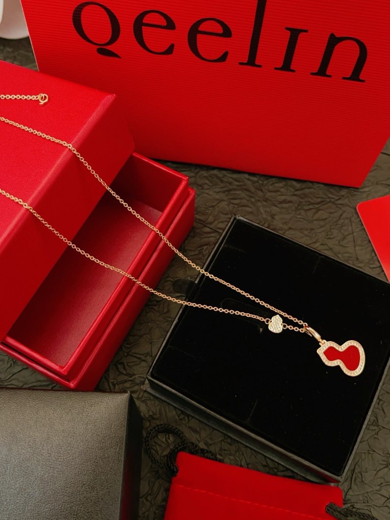 Qeelin Red Diamond Gourd Rose Gold Necklace